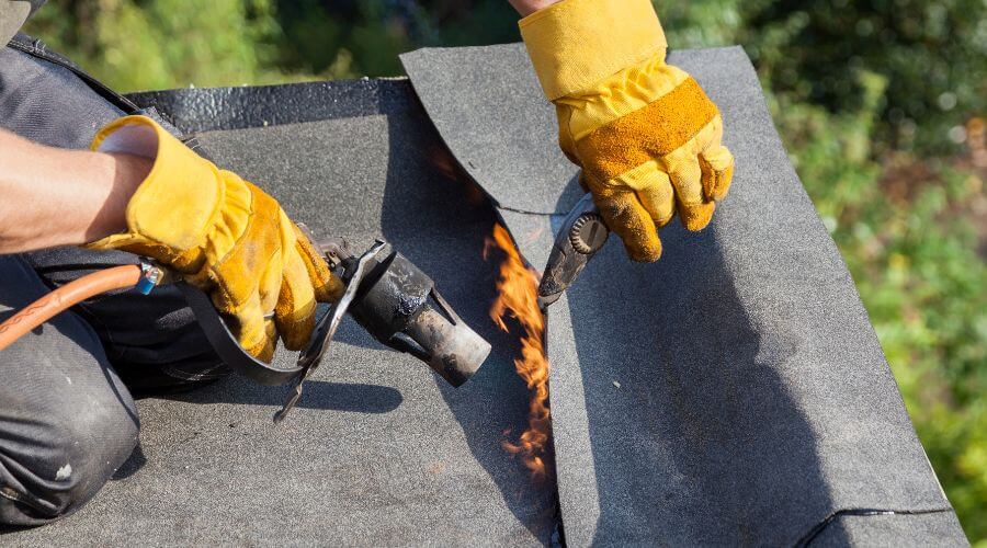 Professional gutter cleaning in Issue, MD